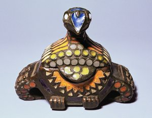 タラシュキノ工房の鳩箱 1908年頃（ブロンズ、エナメル 作： Princess Maria Tenisheva