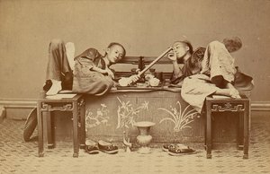 [アヘン喫煙者]、1870 年代。 作： Pun Lun