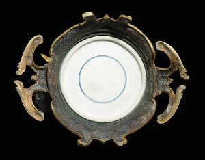 ルイ15世の一対の磁器の1つ、磁器1662-1722は、c.1745-49（オルモルに取り付けられた磁器）をマウントします。 作： Qing Dynasty   Kangxi Period Chinese School