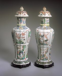 中国輸出ファミーユ・ヴェルテ花瓶とカバーのペア、康熙時代（1662-1722）（磁器）（272196も参照