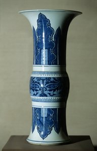 青白磁の花瓶 作： Qing Dynasty   Kangxi Period Chinese School
