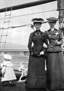 オラブ王子1903-1991、レディアントリムとミスノリーズ、1908年。 作： Queen Alexandra