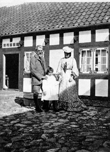 トゥクセン教授とその家族、デンマークのスカーゲン、1908年。 作： Queen Alexandra