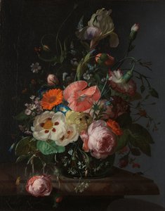 大理石の卓上の花のある静物