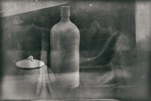 ヴィンテージの瓶と壺 作： 