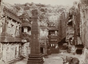 カリアス岩窟寺院、エローラ 作： Raja Deen Dayal