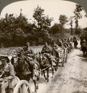 予備弾薬の持ち込み、第一次世界大戦、1914-1918。 作： Realistic Travels Publishers
