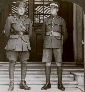 キャプテンマクドゥーガル、DSO、カデットマリン、カナダの2人のVC、第一次世界大戦、1914-1918 作： Realistic Travels Publishers