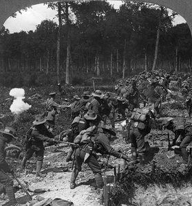 捕獲された塹壕は反撃に耐えるように強化されました、第一次世界大戦、1914-1918。