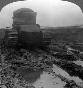 泥だらけの戦場、モルクール、フランス、第一次世界大戦、1918年のウィペットタンク。 作： Realistic Travels Publishers
