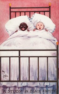 ベッドにいる白黒の子供たち（カラーリソ）