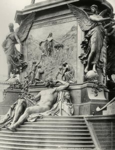 ベルリン、カイザーヴィルヘルム1世の記念碑、ベース 作： Reinhold Begas