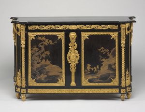 チェスト・オブ・ドロワーズ（コモード） 1765年～1770年頃（黒檀の突板に漆のパネル、金銅のマウント、大理石のトップ 作： Rene Dubois