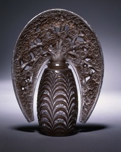 Bouchons Fleurs de Pommiers No.493, c.1919 (クリアとフロストのピンクステンドグラス) 作： Rene Jules Lalique
