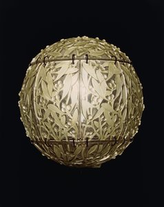 Boule de Gui、緑に染まったハンギングシェード、 作： Rene Jules Lalique