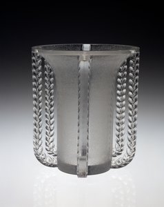 「マリニャーヌ」花瓶、5月11日デザイン 作： Rene Jules Lalique