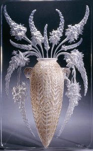 花瓶ヴェロニック;成形ガラスアップリケのペアの1つ、