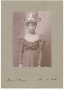 女性の肖像,c.1910年（写真） 作： ローズ＆カーター