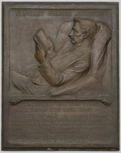 故 E. F. アンドリュースの記念タブレット 作： Richard Edwin Brooks