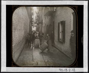 ゴッサムコート、38チェリーストリート、1890年頃（銀ゼラチンプリント） 作： Richard Hoe Lawrence
