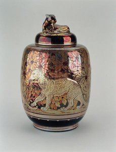 Lustre vase and lid, Pilkington Royal Lancastrian 作： Richard Joyce