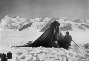 ウィルソン博士、ビアードモア氷河についてスケッチ、1911年12月13日、1913年