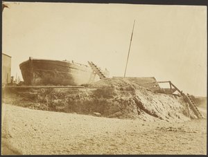 [漂着したボート］ 作： Roger Fenton