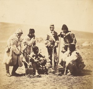 ペシェル大尉と第77連隊の兵士たち - 冬服。 作： Roger Fenton