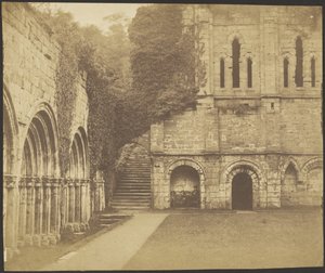 ファウンテンズ修道院、回廊の南東角 作： Roger Fenton