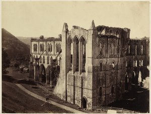 リーヴォ修道院、北トランセプト 作： Roger Fenton