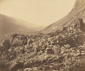 グリン・フランコンの頭の岩。 作： Roger Fenton