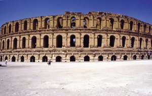 エル・ジェムの円形闘技場（チュニジア）。 作： Roman
