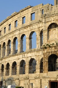 プーラの円形劇場（クロアチア 作： Roman