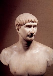 古代ローマ：トラヤヌス帝（マルクス・ウルピウス・トラヤヌス）の大理石製胸像（西暦98～117年） パリのルーヴル美術館蔵 作： Roman