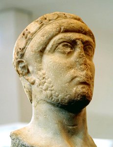 皇帝グラティアヌスの胸像 作： Roman