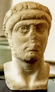皇帝グラティアヌスの胸像 作： Roman