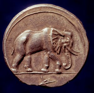 カルタゴの文明：カルタゴの将軍ハンニバル（紀元前247～183年）が第二次ポエニ戦争中の紀元前218年にアルプスを越えることができたのは、象を模したメダルのおかげ。紀元前3世紀。パリ、B.N. 作： Roman