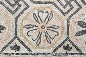 サン・ロッキーノ通りドムスの幾何学模様、紀元後2世紀（モザイク画） 作： Roman