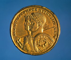 皇帝コンスタンティヌス1世（280～337年）の肖像をあしらった金無垢コイン 作： Roman