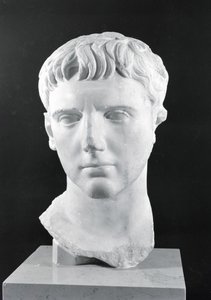 シーザーアウグストゥス（紀元前63年〜紀元前14年）の代表 作： Roman