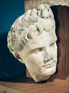 アウグストゥス帝（紀元前63-14年）、紀元前27-17年（大理石） 作： Roman
