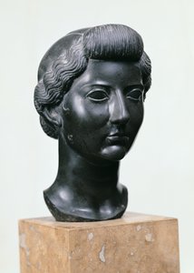 Liviaの頭（c.55 BC-AD 29）（玄武岩） 作： Roman