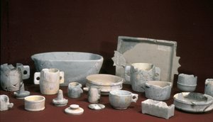 1世紀初頭、エルサレムのアッパーシティで発見された家庭用品 作： Roman