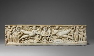 クリペウスの肖像画を保持しているエローテスが飛んでいる大理石の石棺、西暦190〜200年頃（大理石） 作： Roman