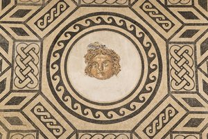 クリスチャンキングスのアルカサルのモザイクのホールにあるメドゥーサのモザイク（モザイク） 作： Roman