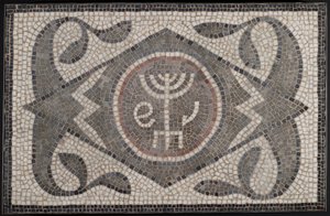 ルラヴとエトログのある本枝の燭台のモザイク、西暦6世紀（石とモルタル） 作： Roman