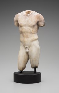 ヌードの男性トルソー（大理石