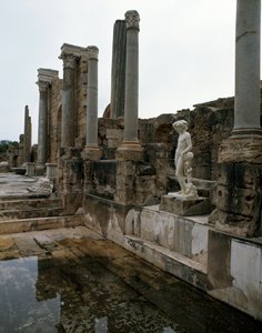 2世紀にハドリアヌス帝のもとで建設された公衆浴場 作： Roman