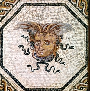 ローマ美術：メドゥーサ。 作： Roman