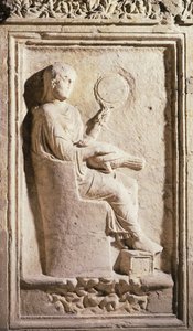 鏡を持つローマの女性を描いたレリーフ（石 作： Roman